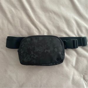 Lululemon Everywhere Belt Bag ECU